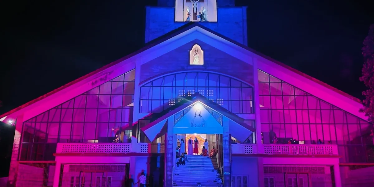 Holy Cross Church – Pavur