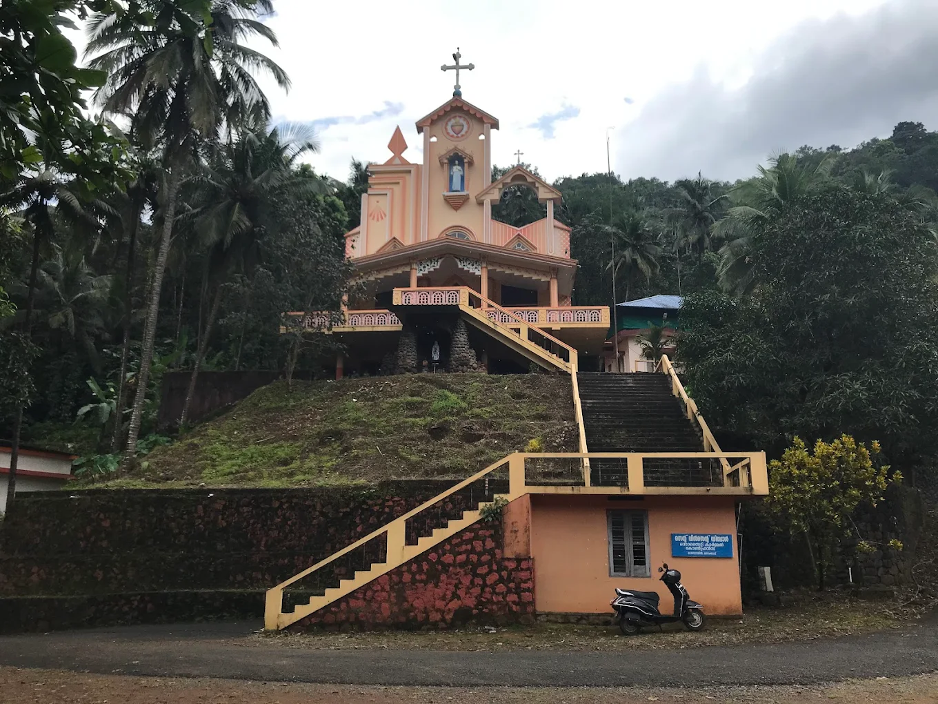 Sacred Heart Church – Mampoil