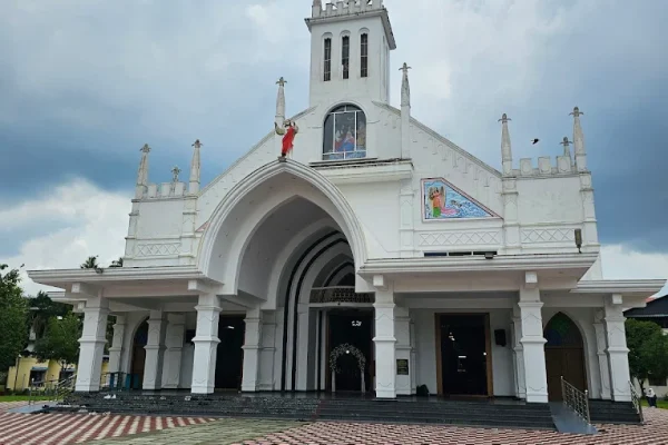 St. Mary Thazhathupally Church – Kaduthuruthy