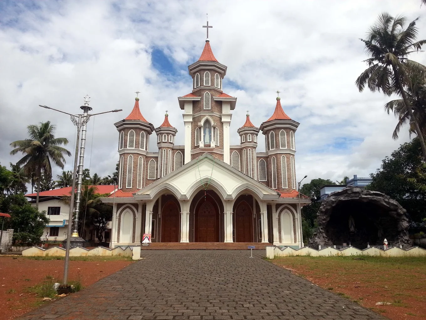 Our Lady of Grace Church – Thuruthiparambu