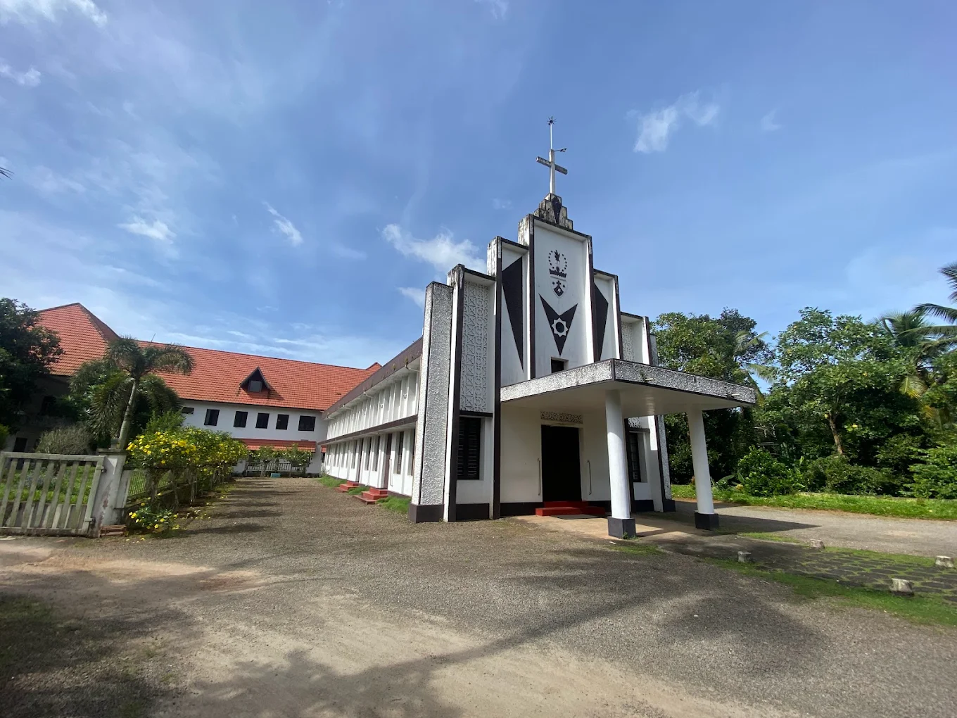 Cherupushpam Church – Villoonni