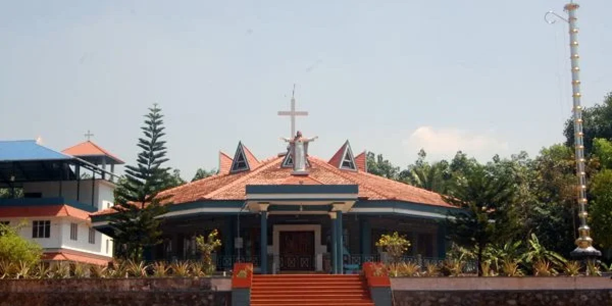 Sacred Heart Church – Keezhmadu
