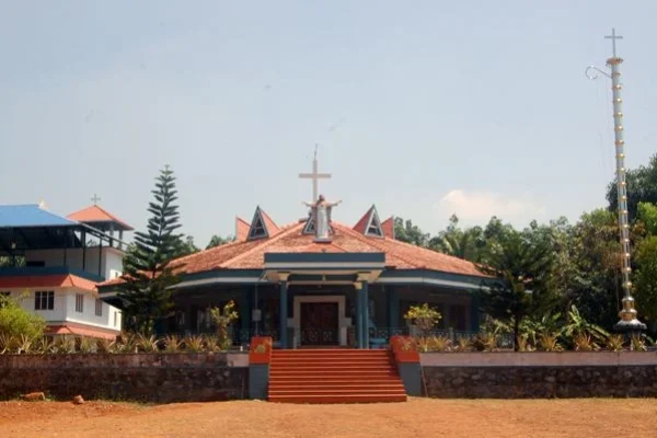 Sacred Heart Church – Keezhmadu
