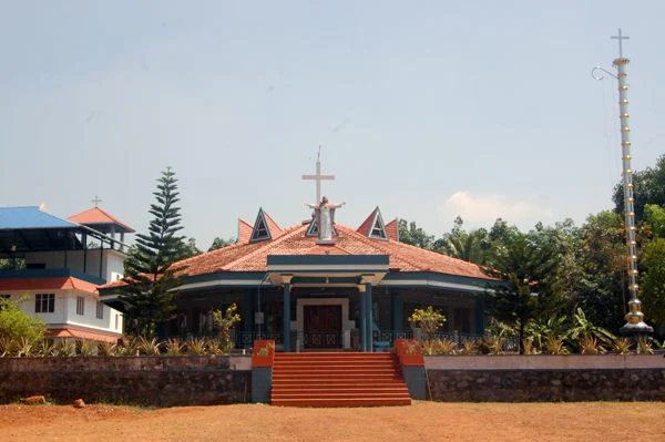 Sacred Heart Church – Keezhmadu